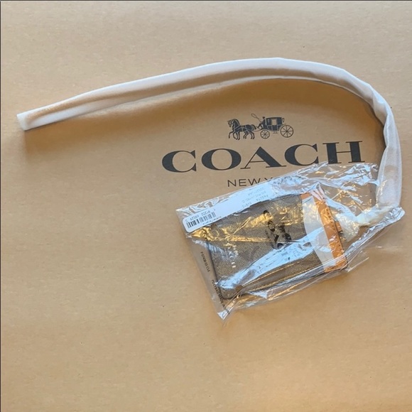 Coach Id Lanyard In Signature Canvas - Picture 3 of 3